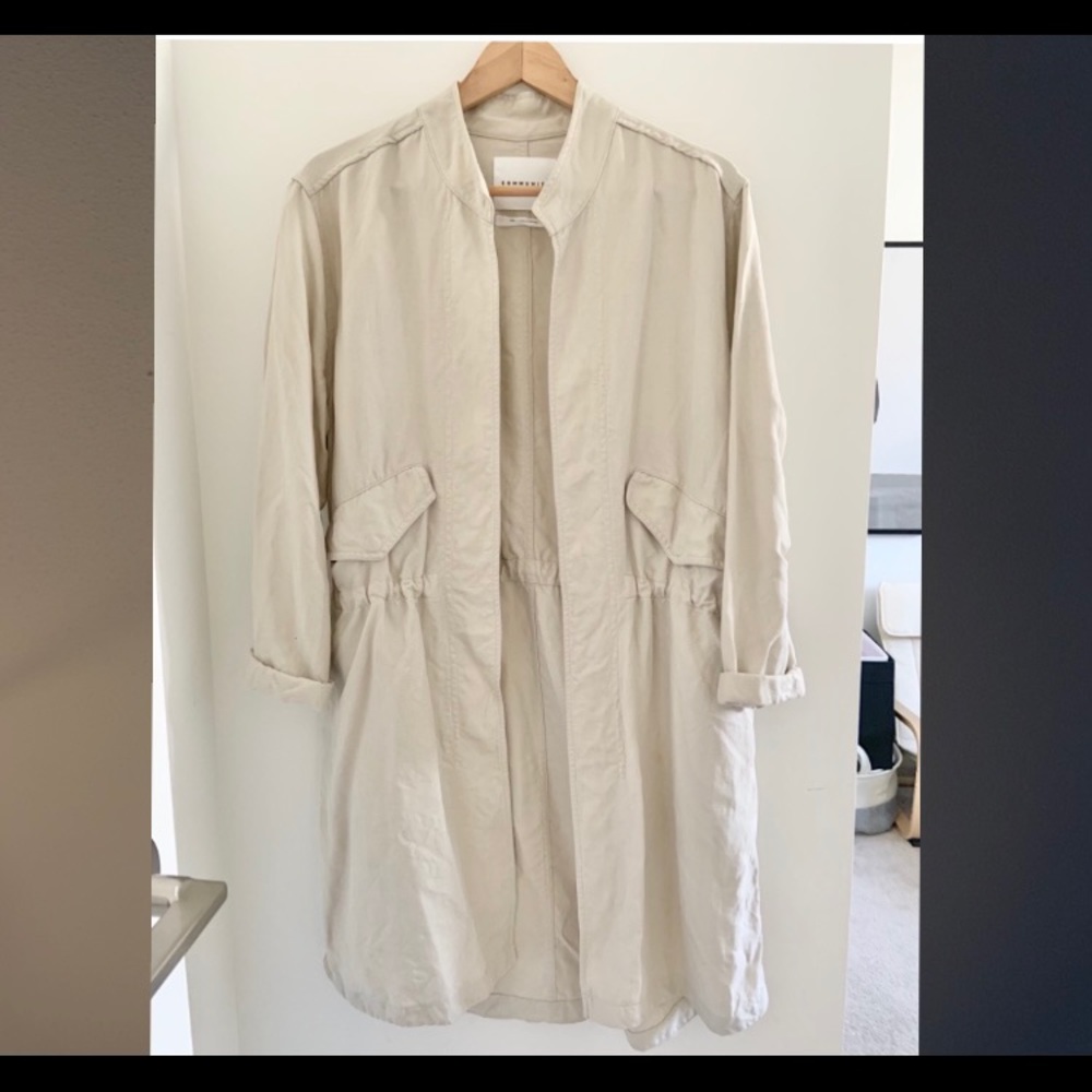 EUC Aritzia Clarence Coat in Beige XS